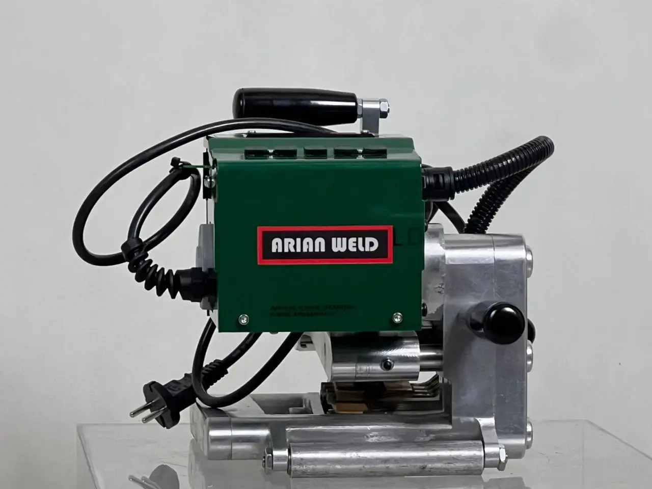 جهاز لحام لألواح الجیوممبران